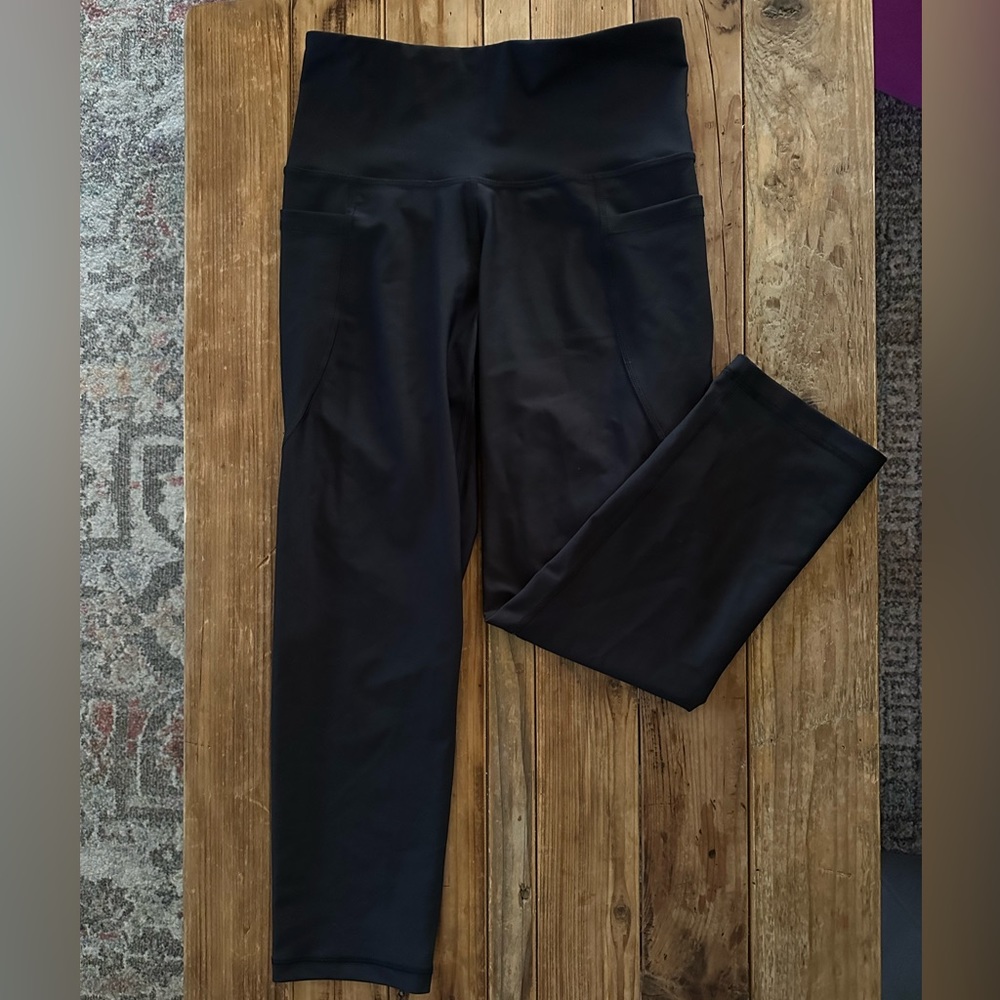 Old Navy Active leggings with pockets. Size S.